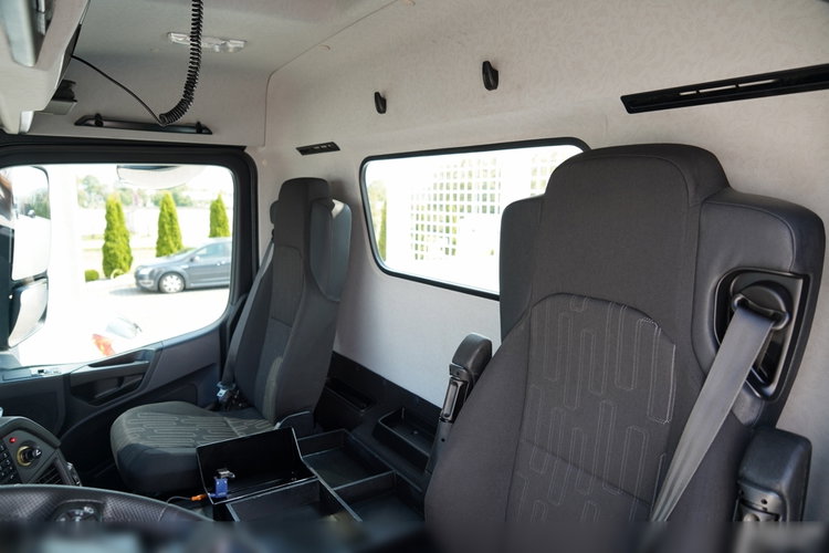 Mercedes / AROCS 2643 / 6x2 / SKRZYNIOWY - 6.4 M / HDS palfinger pk 20001-k - wysów: 10.2 M / OŚ PODNOSZONA / STEROWANIE RADIOWE / ROTATOR / WIDŁY / OPONY 100 % / 2017 ROK zdjęcie 32