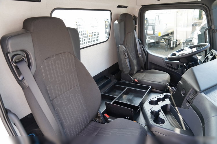 Mercedes / AROCS 2643 / 6x2 / SKRZYNIOWY - 6.4 M / HDS palfinger pk 20001-k - wysów: 10.2 M / OŚ PODNOSZONA / STEROWANIE RADIOWE / ROTATOR / WIDŁY / OPONY 100 % / 2017 ROK zdjęcie 37