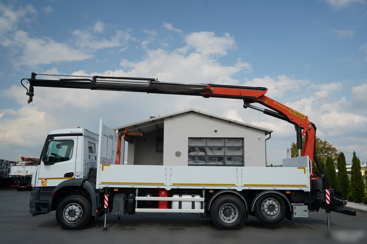 Mercedes / AROCS 2643 / 6x2 / SKRZYNIOWY - 6.4 M / HDS palfinger pk 20001-k - wysów: 10.2 M / OŚ PODNOSZONA / STEROWANIE RADIOWE / ROTATOR / WIDŁY / OPONY 100 % / 2017 ROK zdjęcie 5