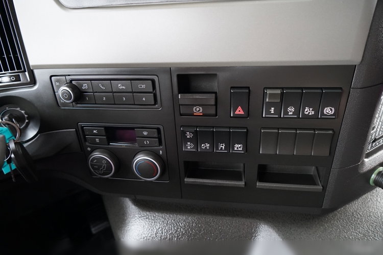 Volvo FM 430 / PEŁNY ADR / WAGA: 6 800 KG / NISKA KABINA / 2022 ROK / PO ZŁOTYM KONTRAKCIE SERWISOWYM / zdjęcie 29