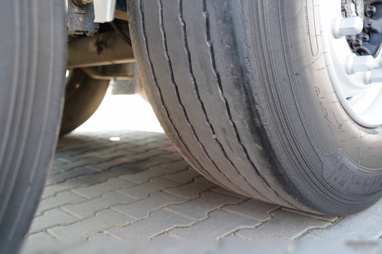 Schmitz FIRANKA / STANDARD / 2 OSIE  PODNOSZONE / OSIE zdjęcie 23