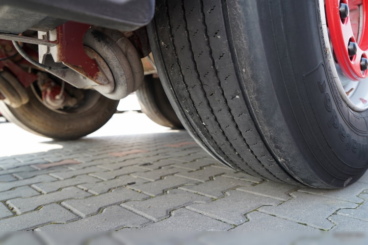 KEMPF WYWROTKA / ALUMINIOWA / 25 m3 / OSIE MERCEDES / OŚ PODNOSZONA zdjęcie 15