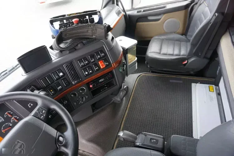 Volvo / FH / 520 / 8 X 2 / SKRZYNIOWY + HDS / PM 85 SP + JIB J 1204 / WYSIĘG 31.9 M zdjęcie 11