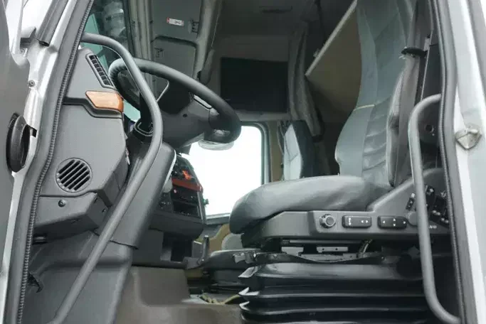 Volvo / FH / 520 / 8 X 2 / SKRZYNIOWY + HDS / PM 85 SP + JIB J 1204 / WYSIĘG 31.9 M zdjęcie 9