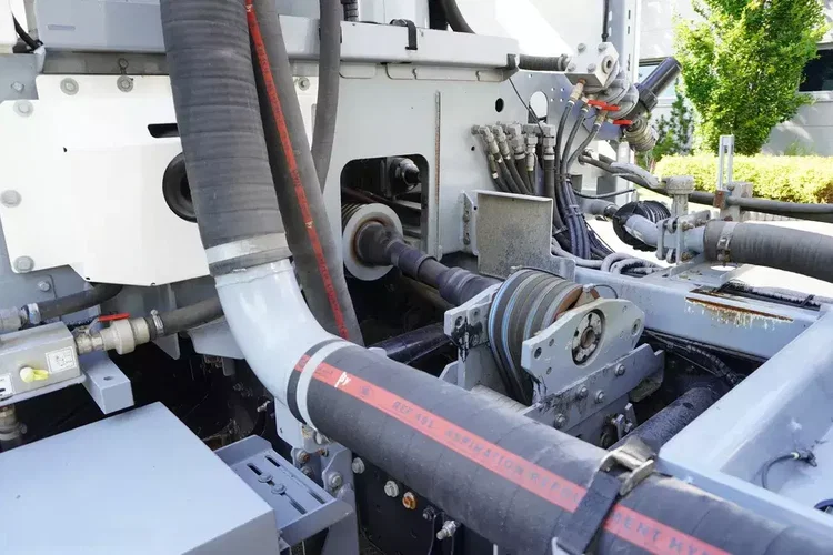 MAN TGM 26.340 E6 / Beczka asenizacyjna Rivard 11.8 m3 / 170 tys. km / oś skrętna zdjęcie 16