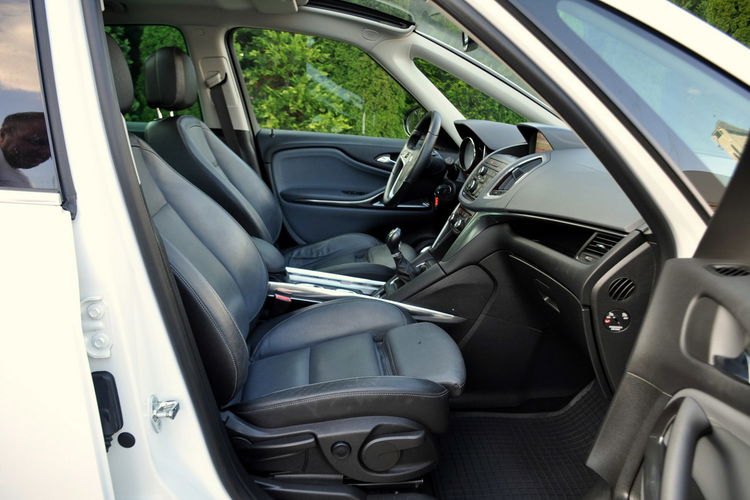 Opel Zafira 2.0d(165KM) Bi-Xenon Led Panorama Navi Kamera 7-Foteli Skóry Alu19"ASO zdjęcie 17