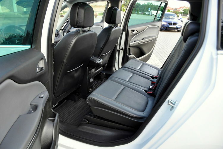 Opel Zafira 2.0d(165KM) Bi-Xenon Led Panorama Navi Kamera 7-Foteli Skóry Alu19"ASO zdjęcie 21