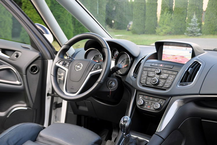 Opel Zafira 2.0d(165KM) Bi-Xenon Led Panorama Navi Kamera 7-Foteli Skóry Alu19"ASO zdjęcie 26