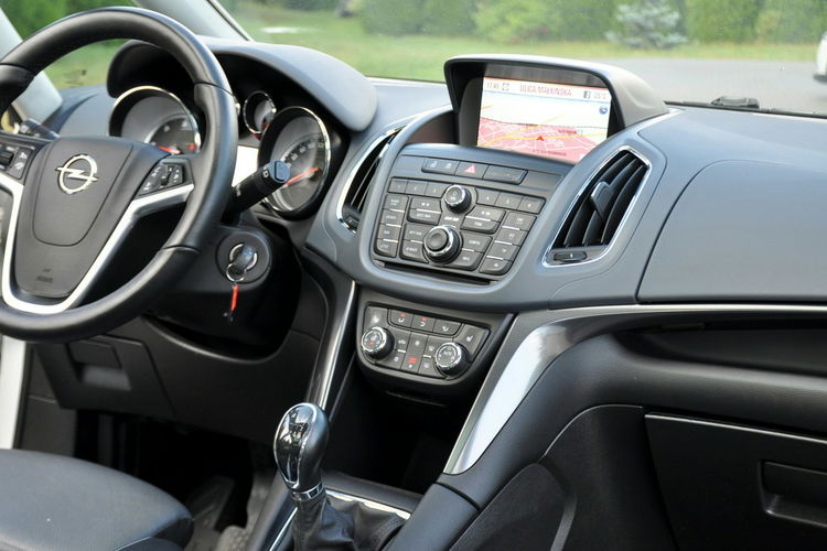 Opel Zafira 2.0d(165KM) Bi-Xenon Led Panorama Navi Kamera 7-Foteli Skóry Alu19"ASO zdjęcie 27