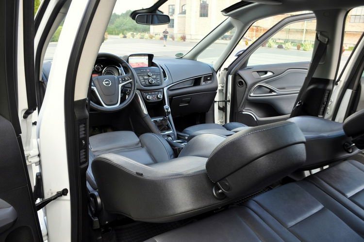 Opel Zafira 2.0d(165KM) Bi-Xenon Led Panorama Navi Kamera 7-Foteli Skóry Alu19"ASO zdjęcie 28