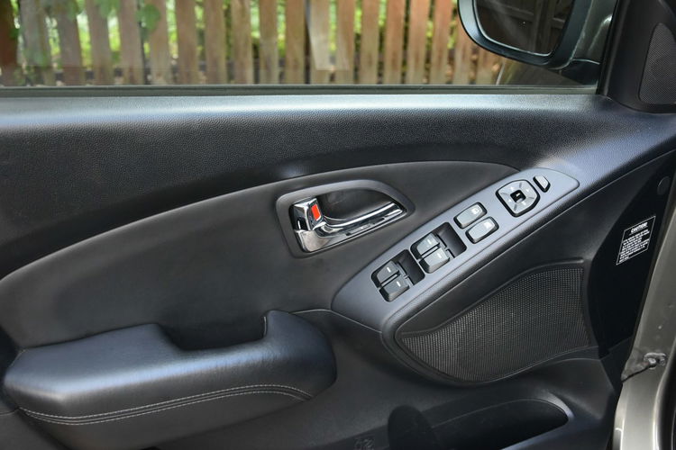 Hyundai ix35 AWD 2.0CRDi 184KM Manual 2012r. Skóra Climatronic LED Keyless HAK zdjęcie 26