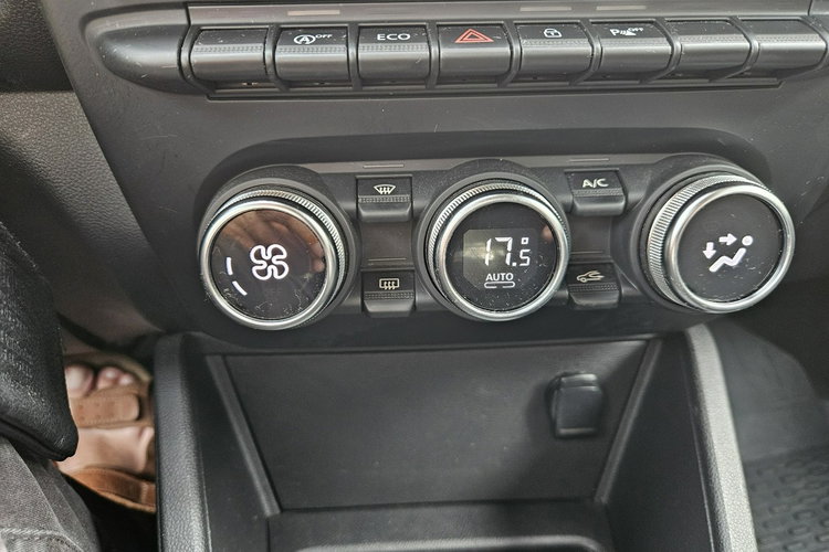 Dacia Duster Klimatronic / Navi / Podgrzewane fotele / Kamera cofania / Tempomat zdjęcie 9