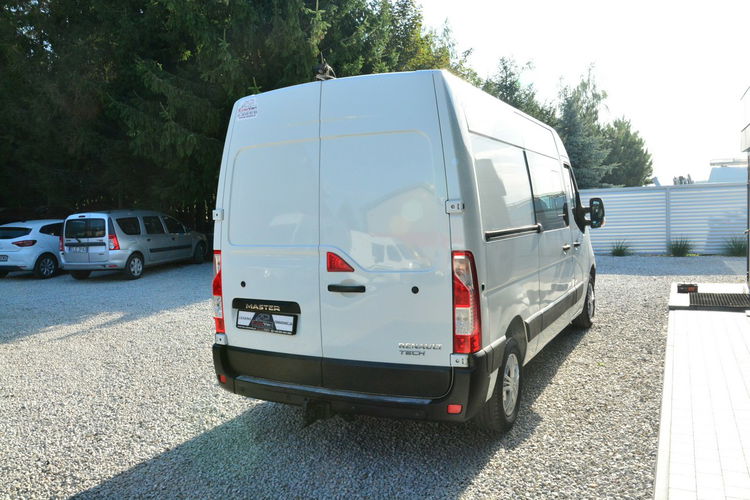 Renault Master średniak 9 osobowy 2.3l niski przebieg zdjęcie 3