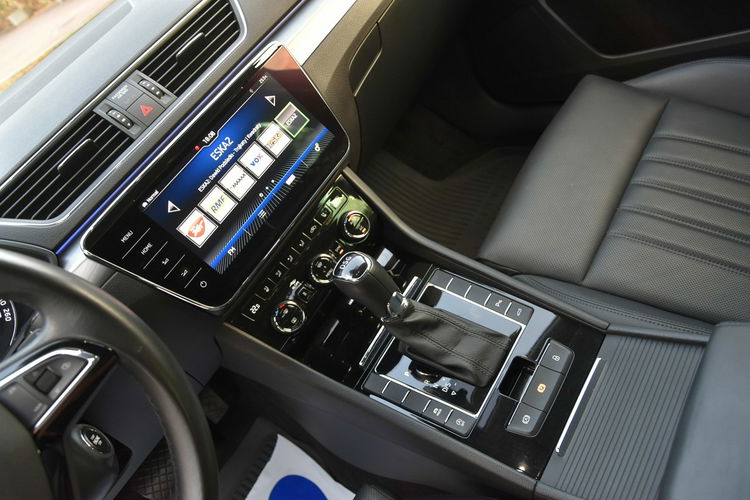 Skoda Superb 2.0TDi 150KM DSG 2019r. FullLED Skóra Blis NAVi Rolety Wentyle zdjęcie 12