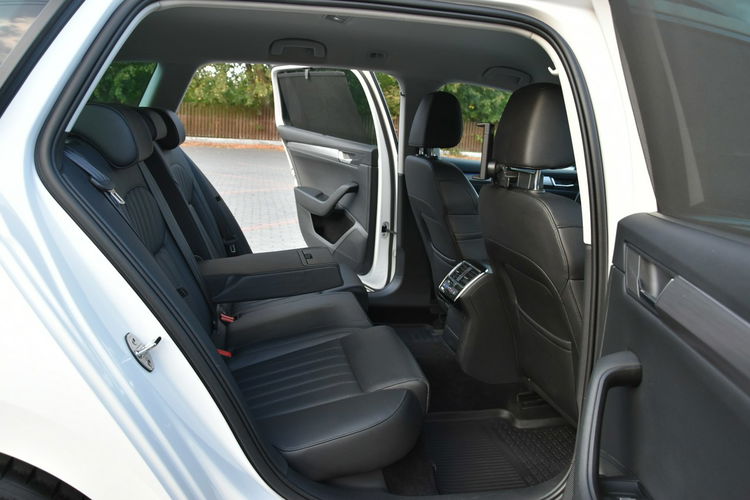 Skoda Superb 2.0TDi 150KM DSG 2019r. FullLED Skóra Blis NAVi Rolety Wentyle zdjęcie 16