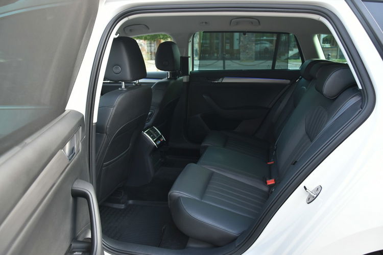 Skoda Superb 2.0TDi 150KM DSG 2019r. FullLED Skóra Blis NAVi Rolety Wentyle zdjęcie 18
