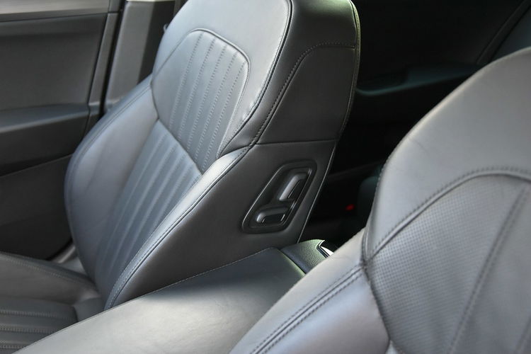 Skoda Superb 2.0TDi 150KM DSG 2019r. FullLED Skóra Blis NAVi Rolety Wentyle zdjęcie 22