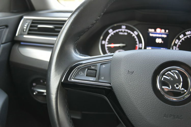Skoda Superb 2.0TDi 150KM DSG 2019r. FullLED Skóra Blis NAVi Rolety Wentyle zdjęcie 31