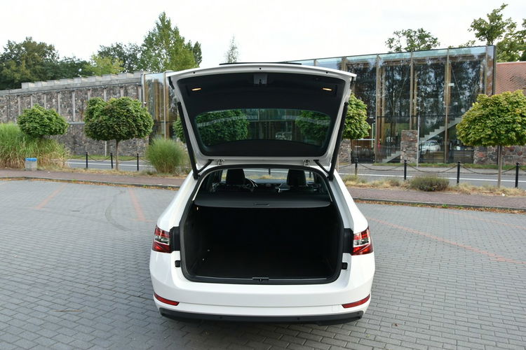 Skoda Superb 2.0TDi 150KM DSG 2019r. FullLED Skóra Blis NAVi Rolety Wentyle zdjęcie 42