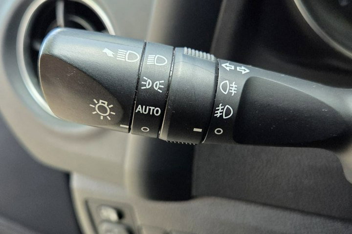 Toyota Auris 1.8 HSD 136KM Kamera Vat 23% zdjęcie 12