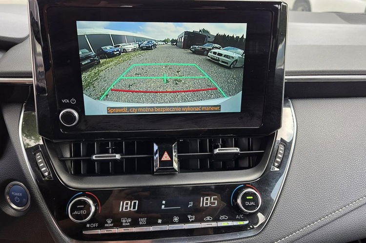 Toyota Corolla 1.8 HSD Super stan Ast. Pasa Distronic kamera Navi VAT 23% zdjęcie 16