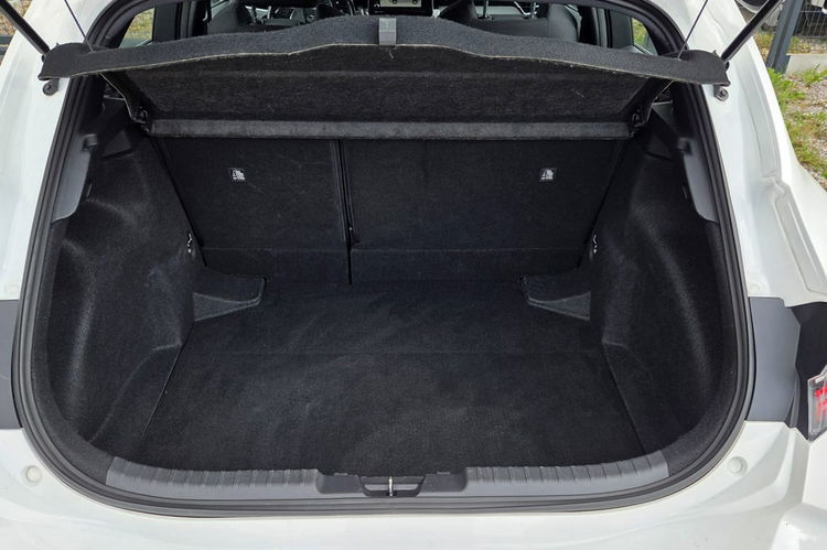 Toyota Corolla 1.8 HSD Super stan Ast. Pasa Distronic kamera Navi VAT 23% zdjęcie 8