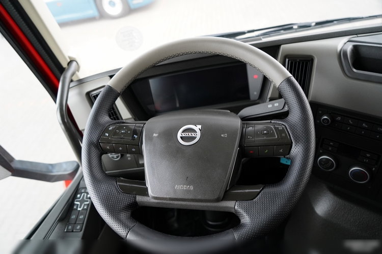 Volvo FM 430 / PEŁNY ADR / WAGA: 6500 KG / NISKA KABINA / 2022 ROK / PO ZŁOTYM KONTRAKCIE SERWISOWYM / zdjęcie 26