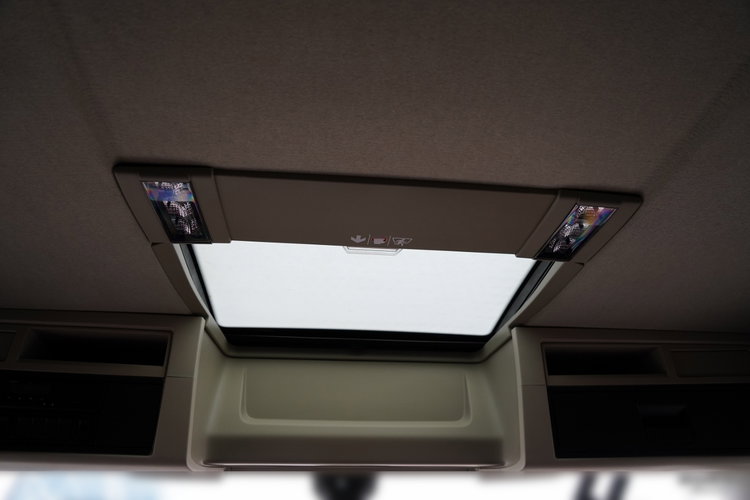 Volvo FM 430 / PEŁNY ADR / WAGA: 6500 KG / NISKA KABINA / 2022 ROK / PO ZŁOTYM KONTRAKCIE SERWISOWYM / zdjęcie 32