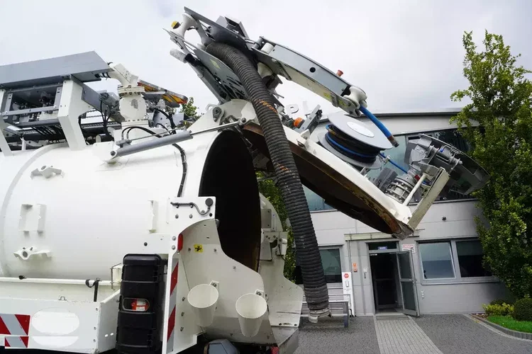 MAN TGS 26.360 E6 / Zabudowa WUKO Rivard 18 m3 / 90 tys. km / oś skrętna / 2 sztuki zdjęcie 16