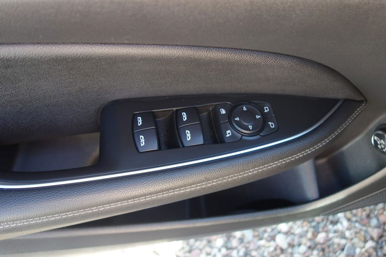 Opel Insignia ZAREJESTROWANY, LED, KAMERA, EL.KLAPA, MEGA WYPOSAŻENIE zdjęcie 14