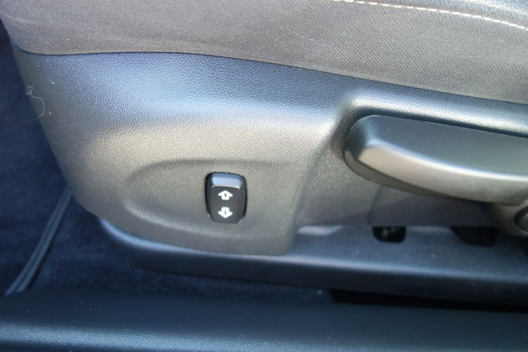 Opel Insignia ZAREJESTROWANY, LED, KAMERA, EL.KLAPA, MEGA WYPOSAŻENIE zdjęcie 16