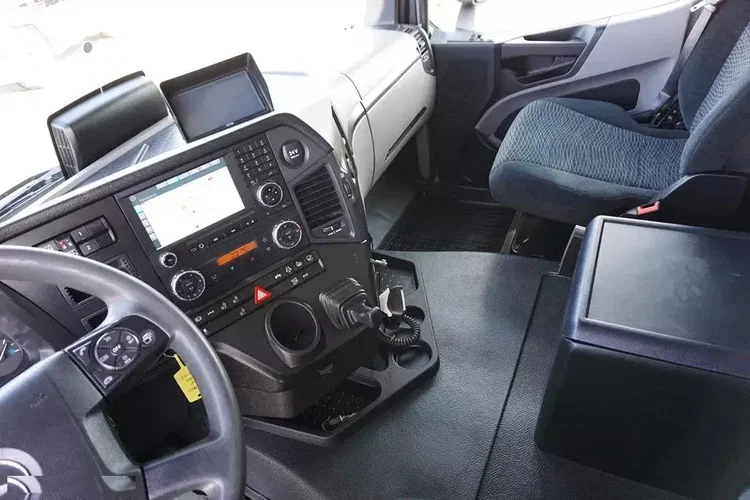 Mercedes ANTOS / 2545 / ACC / E 6 / BDF + WINDA / 7.15 , 7.45, 7.82 M / OŚ SKRĘTNA zdjęcie 9