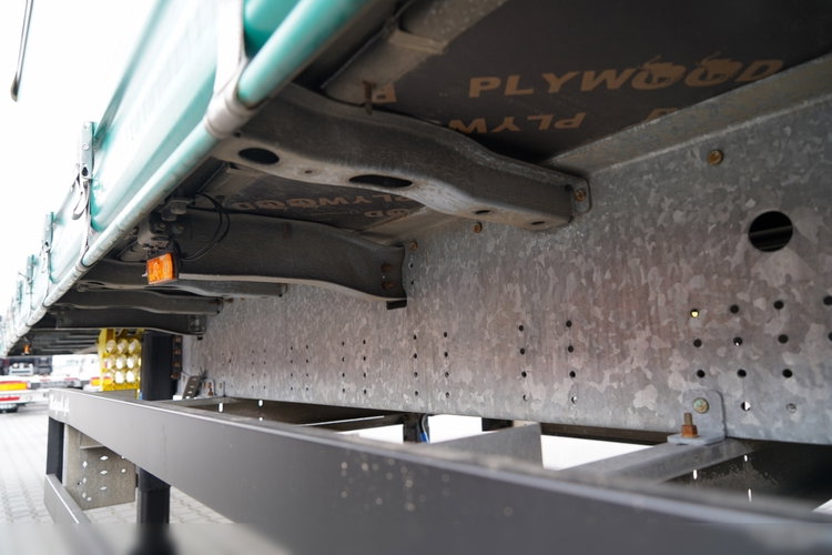 Schmitz -CARGOBULL / FIRANKA / STANDARD / DWIE OSIE PODNOSZONE /  WINDA ZAŁADOWCZA  - 2 000KG  / 2015 zdjęcie 24