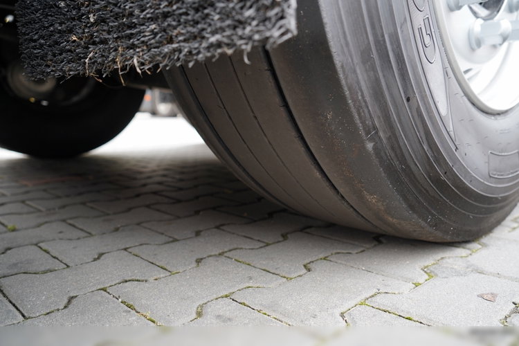 Schmitz -CARGOBULL / FIRANKA / STANDARD / DWIE OSIE PODNOSZONE /  WINDA ZAŁADOWCZA  - 2 000KG  / 2015 zdjęcie 26