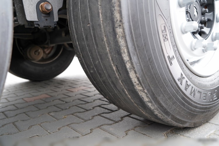 Schmitz / FIRANKA / STANDARD / OŚ PODNOSZONA / DACH PODNOSZONY  / 2022 R  zdjęcie 24