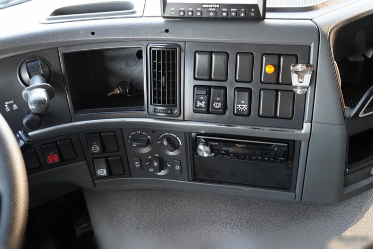 Volvo FMX 410 / 8x4 / GRUSZKA 9m3 / BETONOMIESZARKA / LIEBHERR / SPROWADZONA  zdjęcie 34