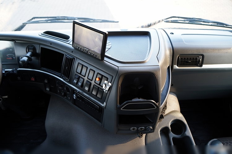 Volvo FMX 410 / 8x4 / GRUSZKA 9m3 / BETONOMIESZARKA / LIEBHERR / SPROWADZONA  zdjęcie 36