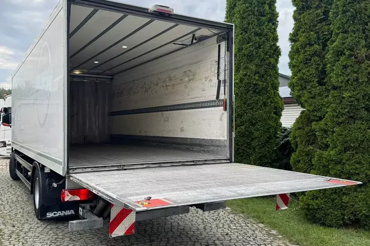 Scania P250 zdjęcie 16