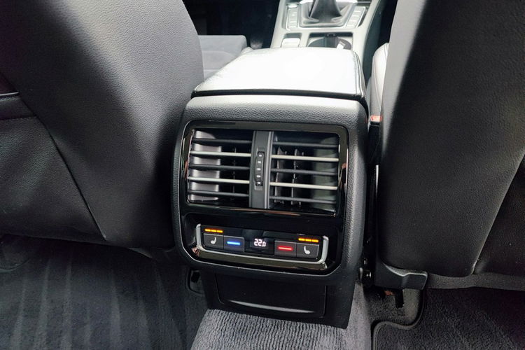 Volkswagen Passat Passat Variant 2.0 TDI Highline BMT + 150KM zdjęcie 10