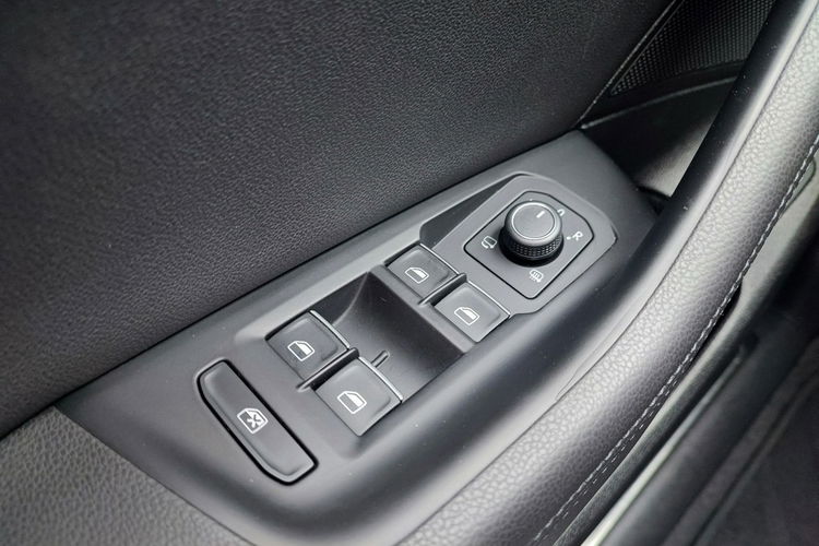 Volkswagen Passat Passat Variant 2.0 TDI Highline BMT + 150KM zdjęcie 14