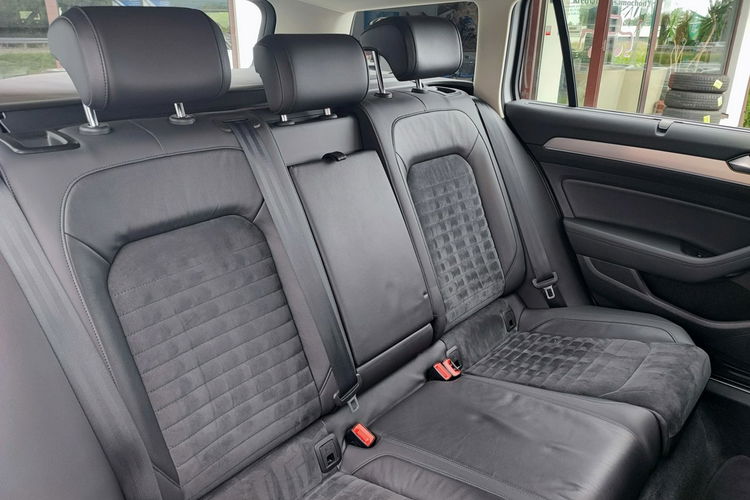 Volkswagen Passat Passat Variant 2.0 TDI Highline BMT + 150KM zdjęcie 19