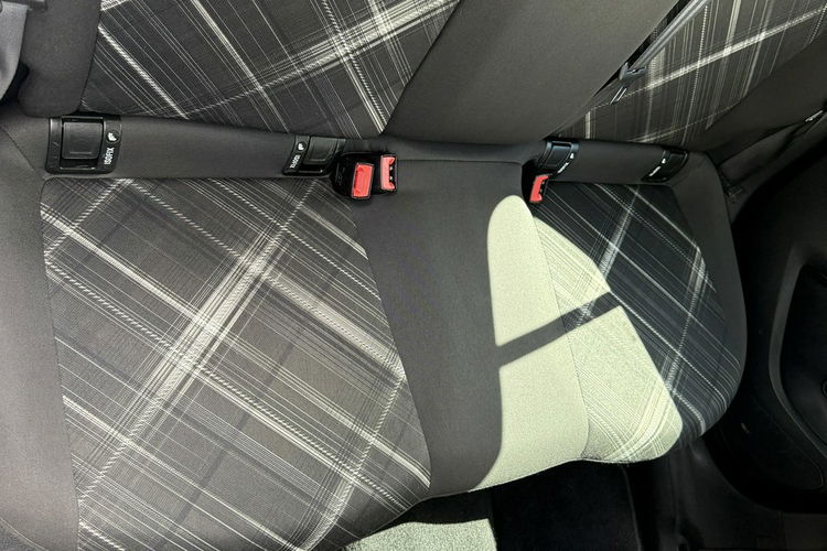 Corsa Opel Corsa 1.4 Niski oryginalny przebieg :) zdjęcie 18