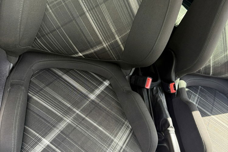 Corsa Opel Corsa 1.4 Niski oryginalny przebieg :) zdjęcie 8