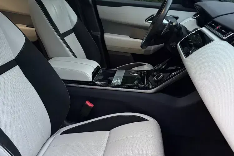 Land Rover Range Rover Velar zdjęcie 24