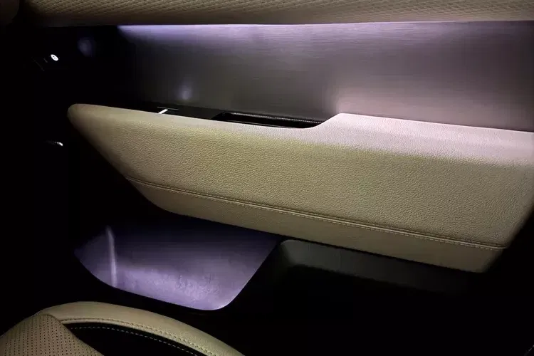 Land Rover Range Rover Velar zdjęcie 32