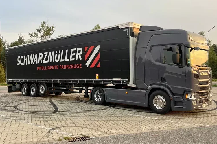 Standard Alcoa felgi 2019/20 lekka waga: 5320kg S1 J Schwarzmuller zdjęcie 1