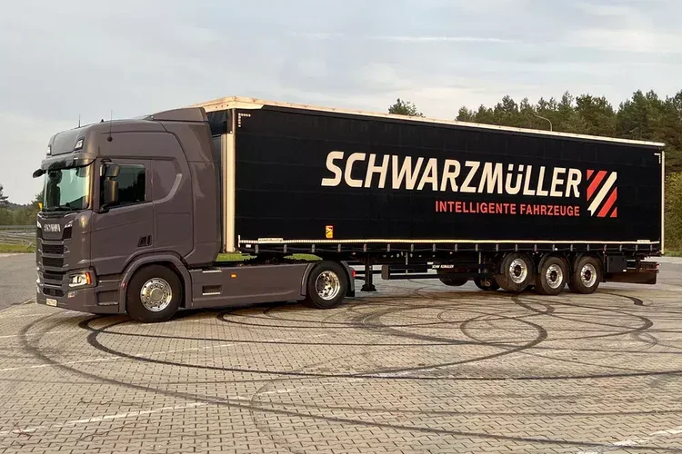Standard Alcoa felgi 2019/20 lekka waga: 5320kg S1 J Schwarzmuller zdjęcie 8