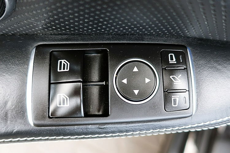 Mercedes SLK 55 AMG 55 AMG V8 422KM 1Właściciel BEZWYPADKOWY Skóra BI-Xenon zdjęcie 17
