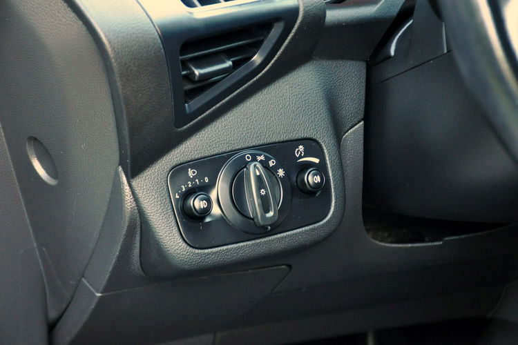 Ford Kuga 2.0TDCi(150KM) AWD Lift Led Skóry Navi Grzana Kierownica Alu17"ASO zdjęcie 36