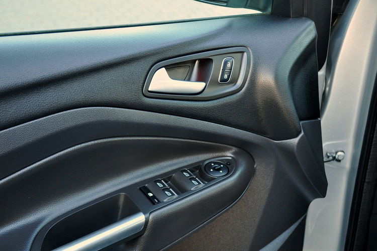 Ford Kuga 2.0TDCi(150KM) AWD Lift Led Skóry Navi Grzana Kierownica Alu17"ASO zdjęcie 37